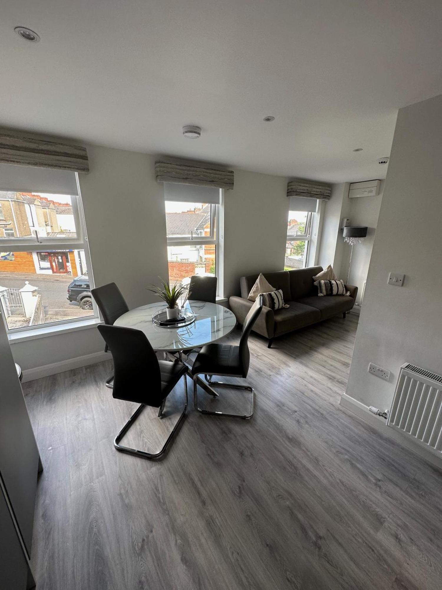 Westland Suites - Stylish, Modern, Elegant, Central Apartments A Londonderry Exterior photo