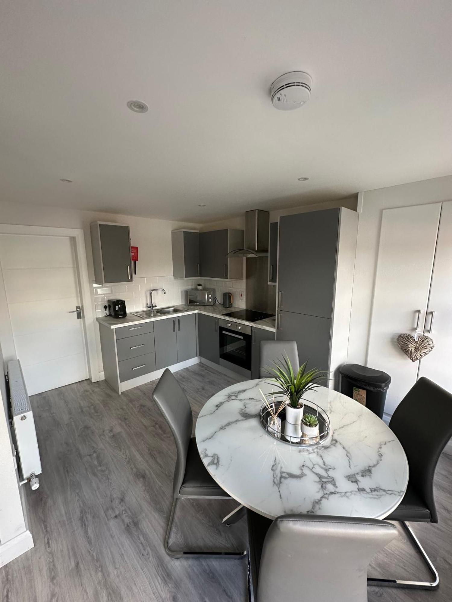 Westland Suites - Stylish, Modern, Elegant, Central Apartments A Londonderry Exterior photo
