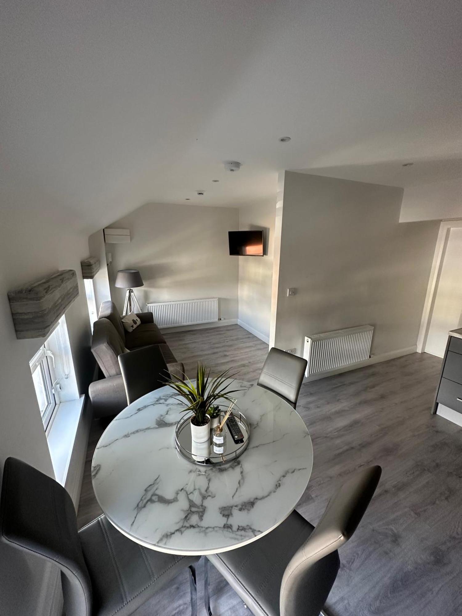 Westland Suites - Stylish, Modern, Elegant, Central Apartments A Londonderry Exterior photo