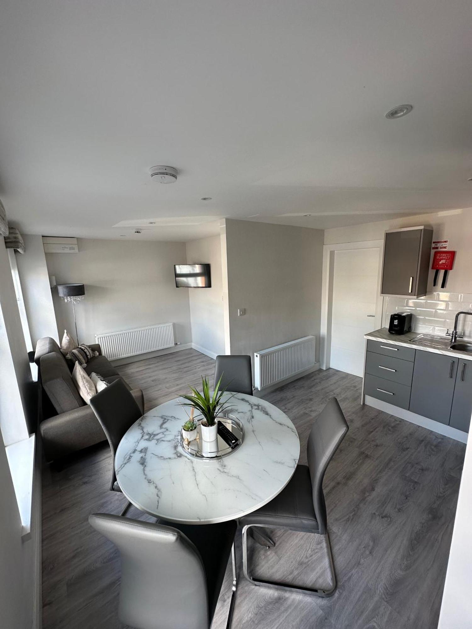 Westland Suites - Stylish, Modern, Elegant, Central Apartments A Londonderry Exterior photo