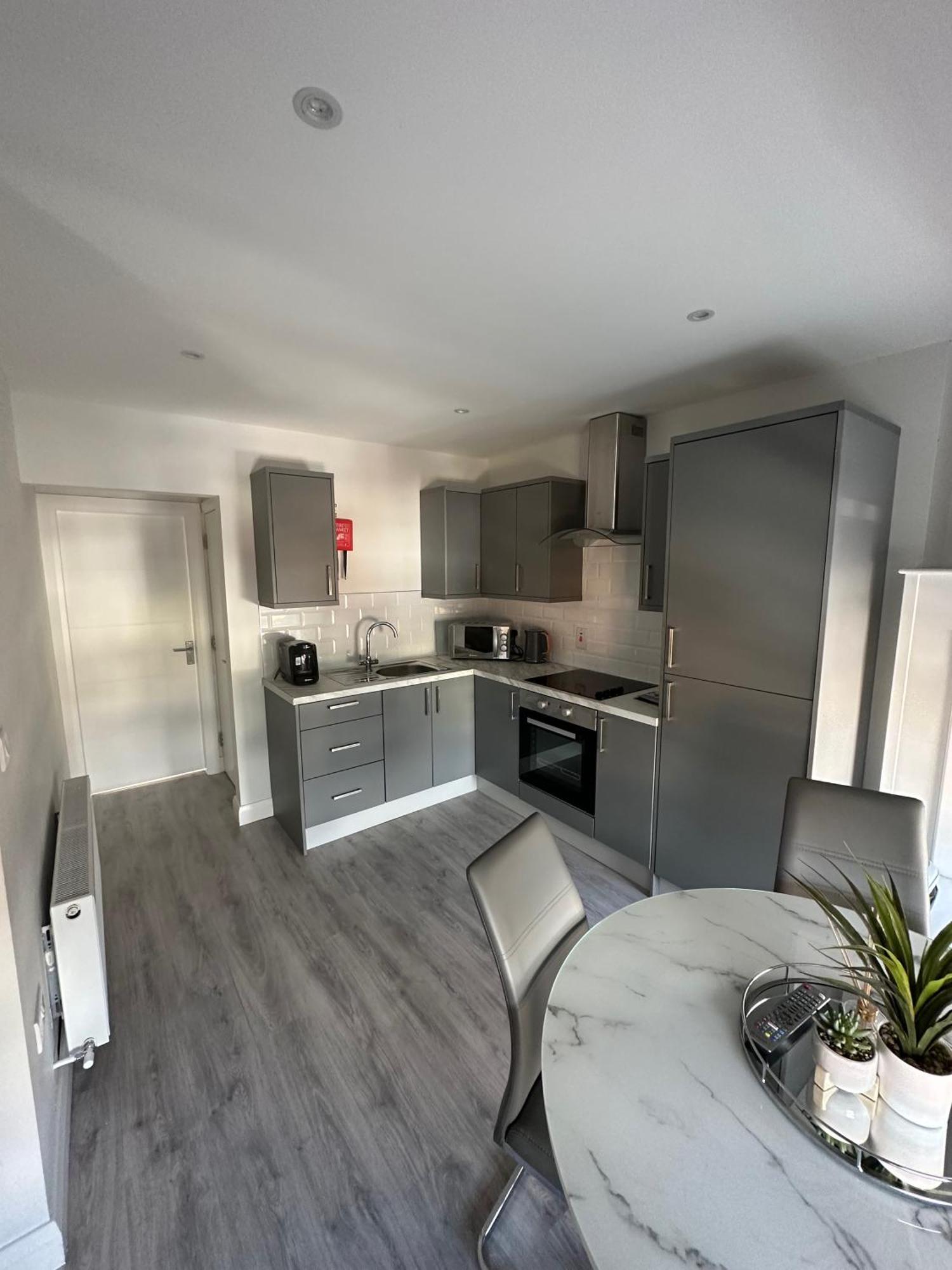 Westland Suites - Stylish, Modern, Elegant, Central Apartments A Londonderry Exterior photo